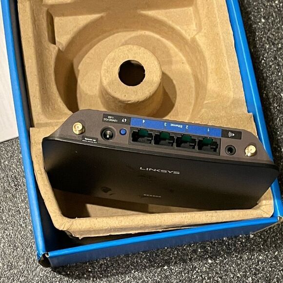 NWT! Linksys-AC1200, Dual Band WiFi Range Extendor. 2000 Square feet! - Picture 13 of 13